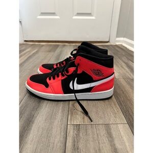 Air Jordan 1 mid infra red